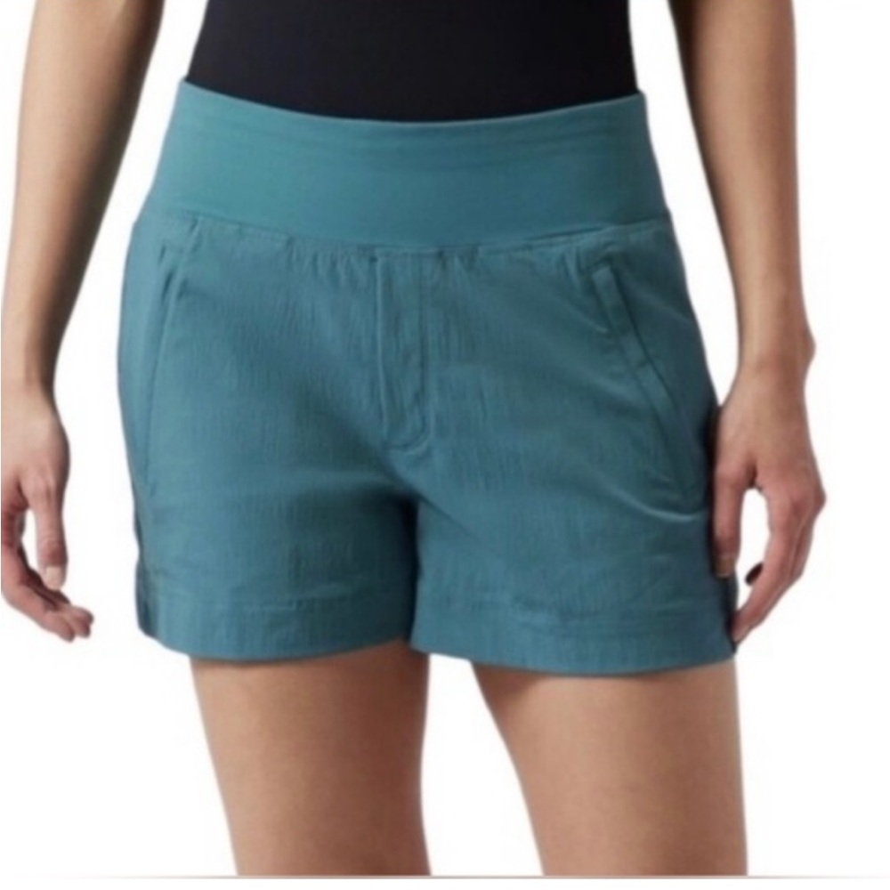 NWT Athleta Trekkie North Short Borealis Green 22
